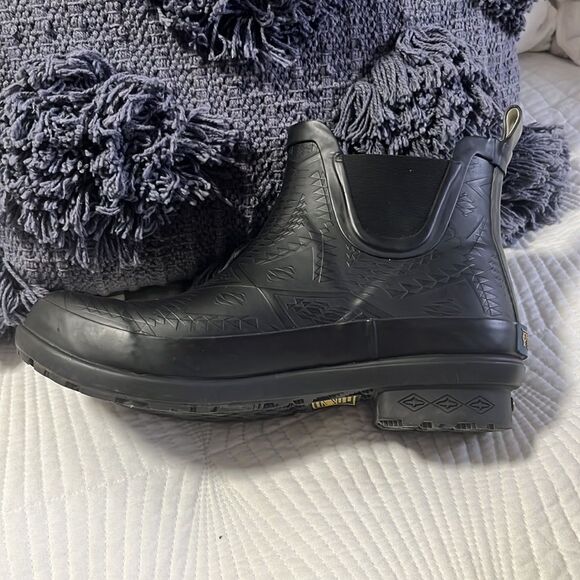 Pendleton Embossed Chelsea Rain Boots - Picture 13 of 15